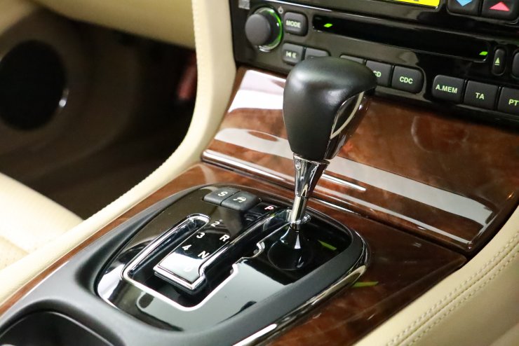 ジャガー XJ 3.0 Executive 後期モデル ディーラー整備記録簿多数