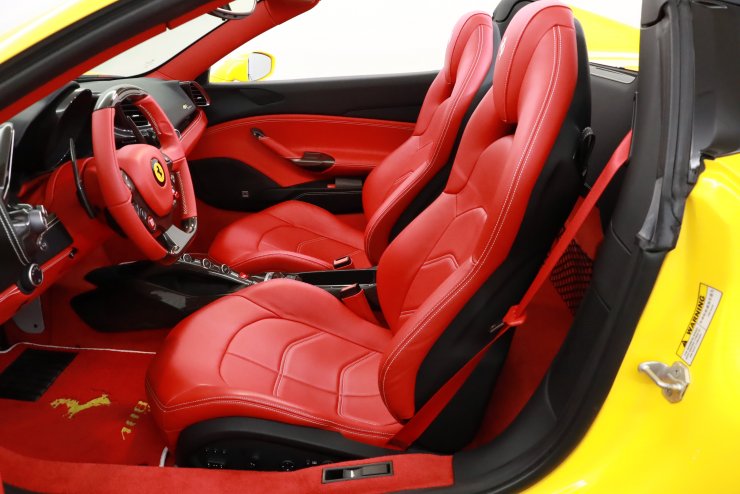 フェラーリ 488 Spider F1 DCT ディーラー車 ロッソフェラーリレザー