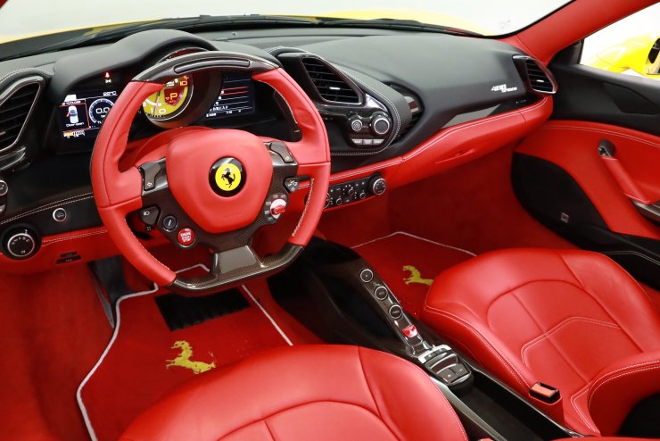 フェラーリ 488 Spider F1 DCT ディーラー車 ロッソフェラーリレザー