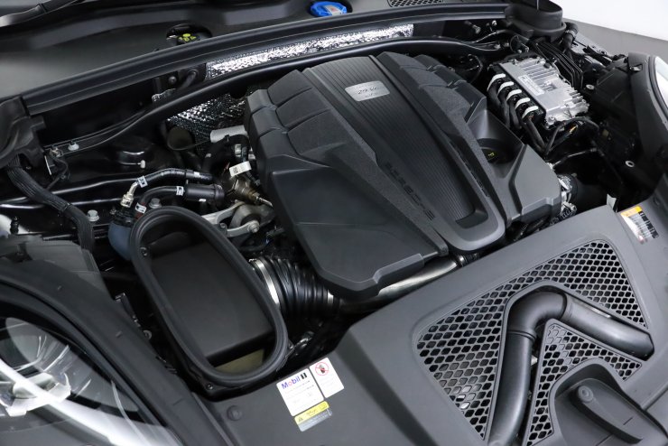 ポルシェ マカン GTS PDK ワンオーナー Sport‐ChronoPKG Sport-Exhaust