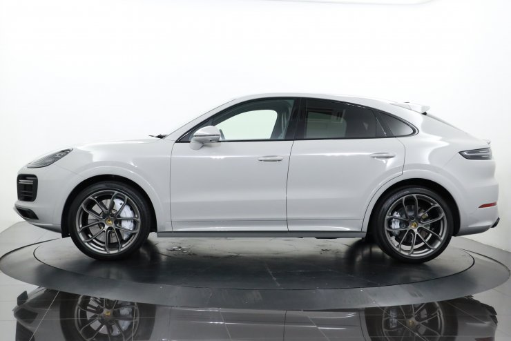 ポルシェ カイエン Turbo Coupe Tip‐S Sport‐ChronoPKG ライトウエイト