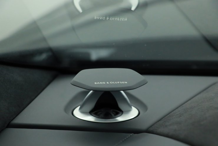 ランボルギーニ ウルス 4.0 マットブラックラッピング ブラック×レッド