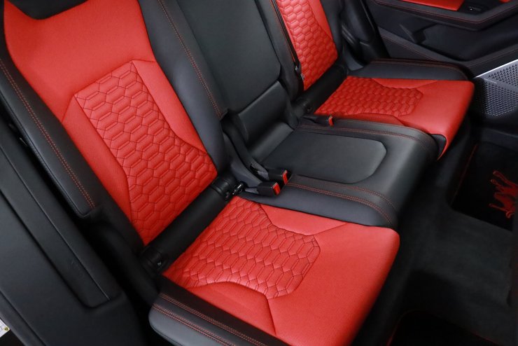 ランボルギーニ ウルス 4.0 マットブラックラッピング ブラック×レッド