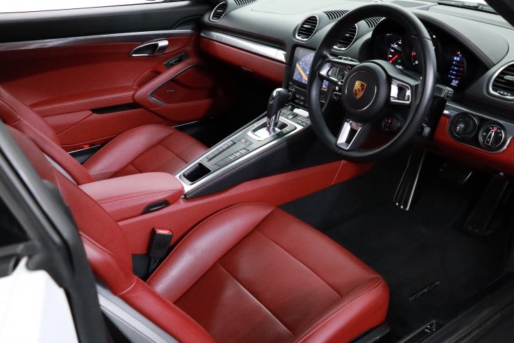ポルシェ 718 Cayman GTS PDK ブラック×ボルドーレッドレザー