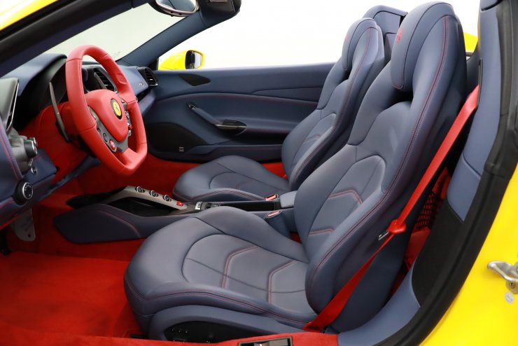 中古・フェラーリ　コンディショナー 純正品 フェラーリ バッテリーチャージャー コンディショナー