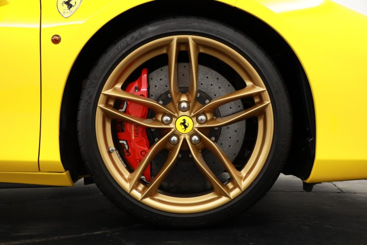フェラーリ 488 Spider F1 DCT 走行距離2,000km オプション総額約306万