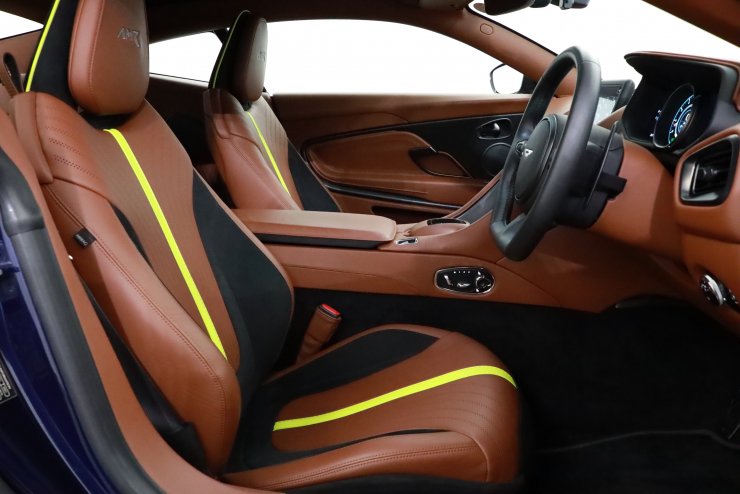 アストンマーティン DB11 AMR V12 5.2 オプション総額約176万円 ワン 