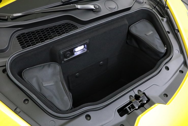 ランボルギーニ ウラカン EVO RWD 正規ディーラー車 フロントリフター