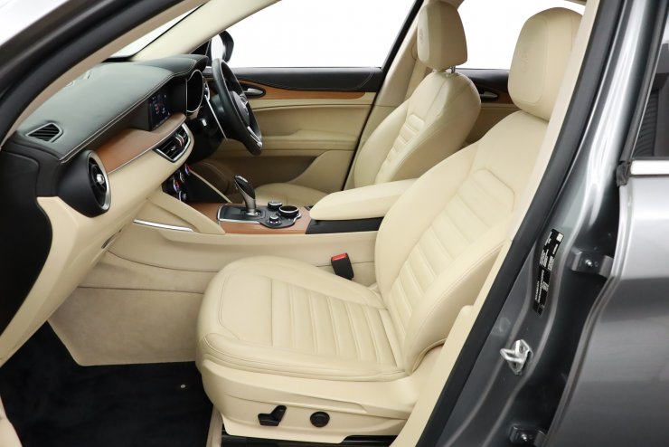 アルファロメオ ステルヴィオ 2.0 Turbo Q4 Luxury-PKG オプション