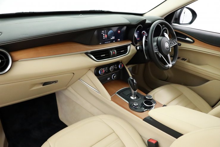 アルファロメオ ステルヴィオ 2.0 Turbo Q4 Luxury-PKG オプション
