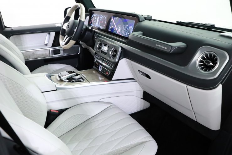 t*4様 メルセデス・ベンツ 　ホワイトステアリング 　縦目 ☆入庫情報☆ 2021年モデル Mercedes-Benz G400dマヌファクトゥーア