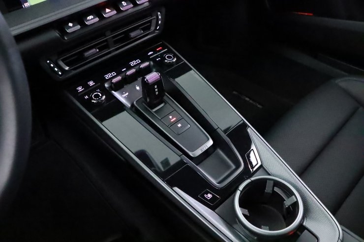 ポルシェ 911(Type992) Carrera S PDK 希少左ハンドル 正規ディーラー