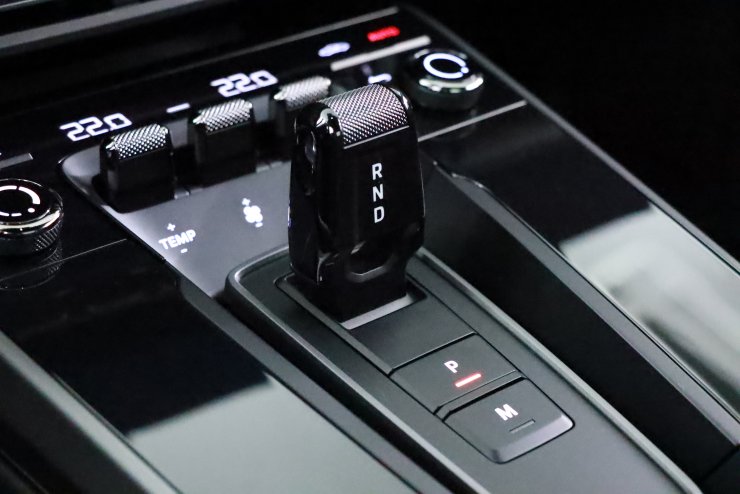 ポルシェ 911(Type992) Carrera S PDK 希少左ハンドル 正規ディーラー