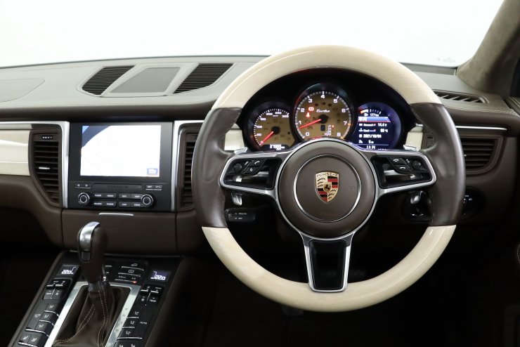 ポルシェ マカン Turbo PDK オプション総額700万以上 PCCB リア