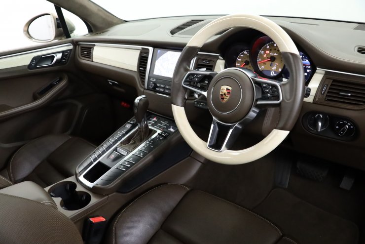 ポルシェ マカン Turbo PDK オプション総額700万以上 PCCB リア