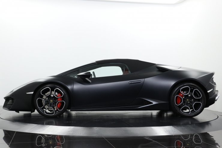 ランボルギーニ ウラカン Spyder LP580-2 ワンオーナー 走行4,000Km台