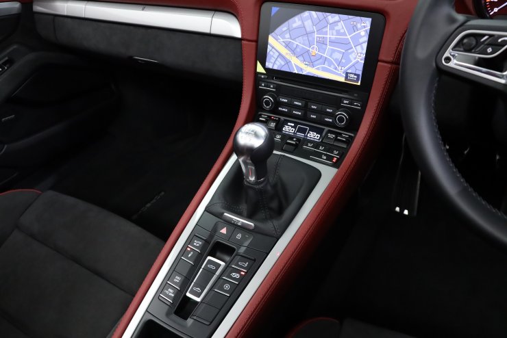 ポルシェ 718 Spyder 6MT スペシャルカラー(クレヨン) PCCB インテリア