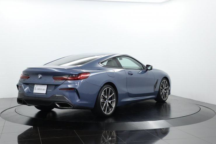BMW 8シリーズ M850i xDrive coupe 走行距離8,000km台