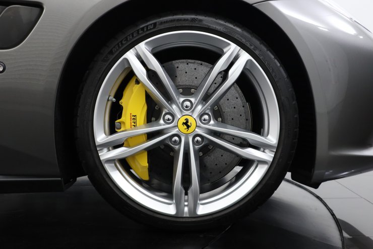 フェラーリ GTC4ルッソ V12 F1 DCT 正規ディーラー車 サスペンション