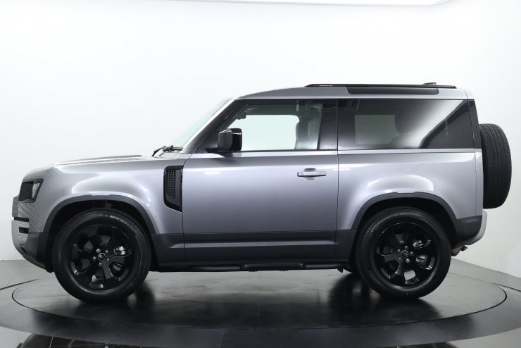 ランドローバー ディフェンダー 90 2.0 HSE P300 走行3,000km台