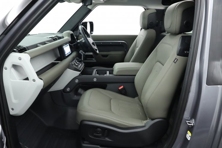 ランドローバー ディフェンダー 90 2.0 HSE P300 走行3,000km台