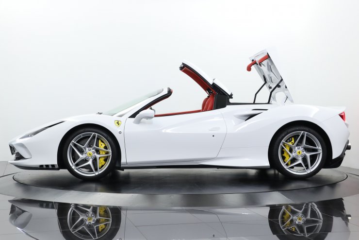 フェラーリ F8 Spider F1 DCT ワンオーナー 新車コンデション