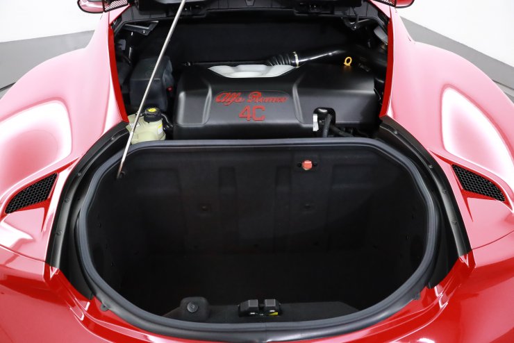 アルファロメオ 4C ワンオーナー 正規ディーラー車 純正17/18インチAW