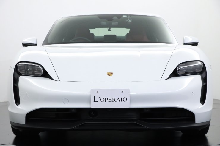 ポルシェ タイカン ワンオーナー 走行距離1,500km台 ツートンレザー