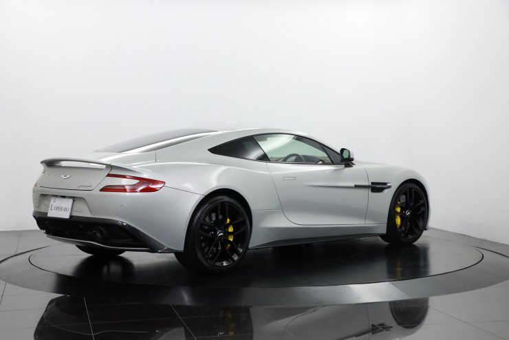 アストンマーティン ヴァンキッシュ TouchtronicⅢ 走行7,000Km台