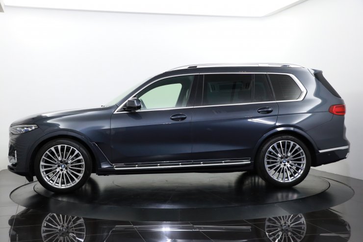 BMW X7 xDrive 35d オプション総額約300万円 デザインピュア 