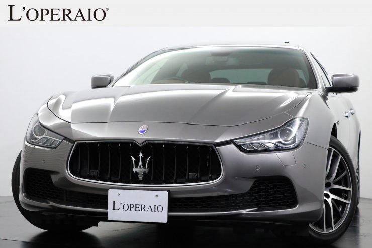 マセラティ ギブリ 3.0 オプションカラー サンルーフ 純正19インチ 