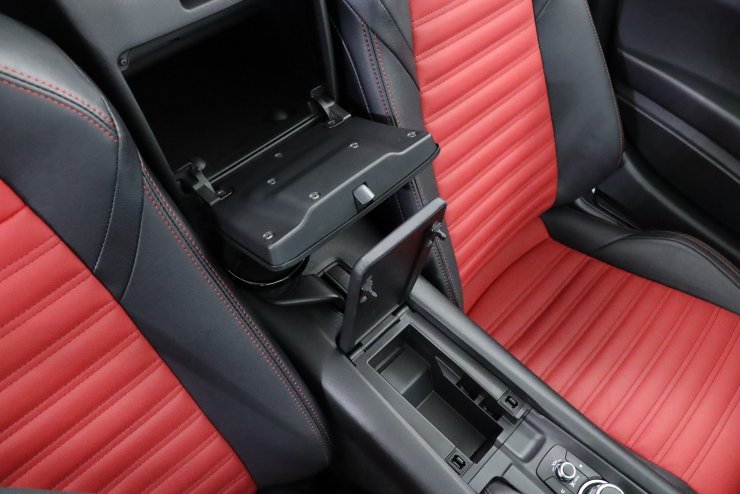 未使用 アバルト124 スパイダー karo フロアマット ABARTH 124 Spider 純正 フロアマット スコーピオン｜ラテン車の