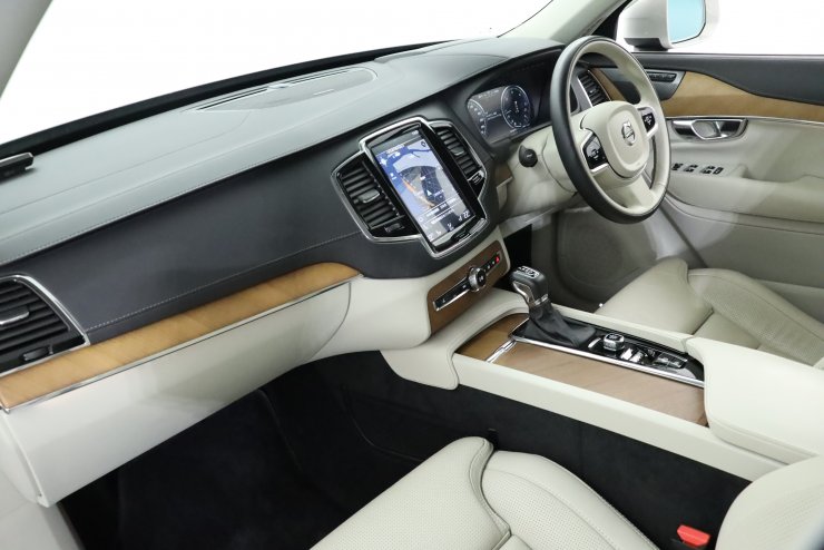 ボルボ XC90 D5 AWD Inscription 後期モデル 1オーナー インテリセーフ