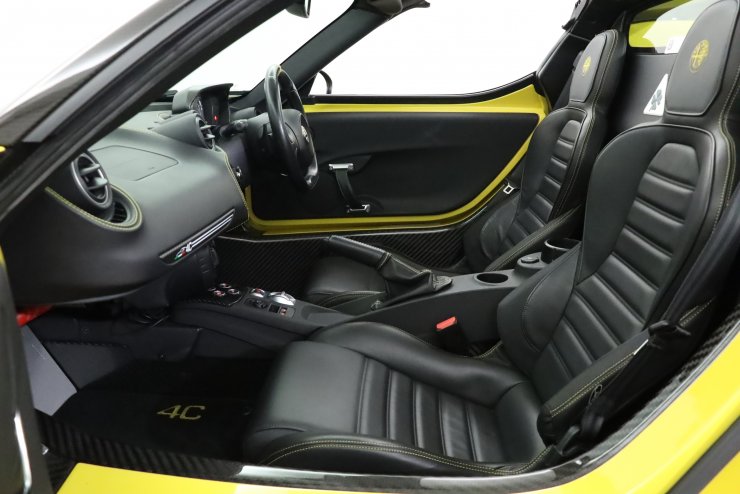 アルファロメオ純正4C インナーソフトカバー　専用バッグ付 アルファロメオ（ALFA ROMEO） アルファロメオ純正4C Club Italia