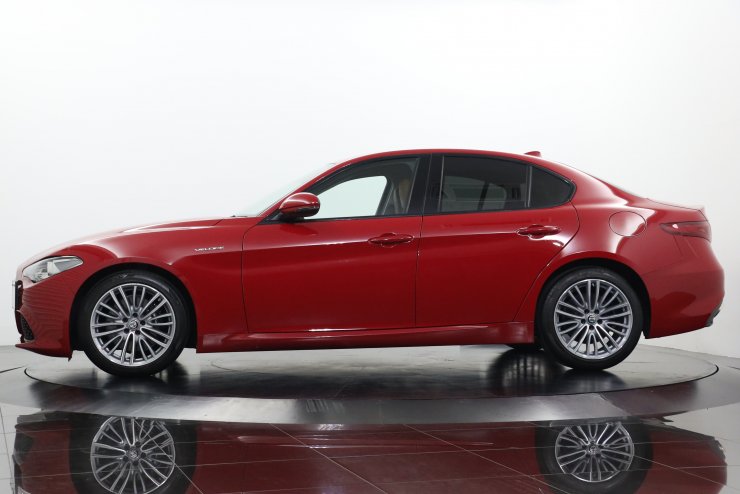 中古車 アルファロメオ 1オーナー R1から3年記録簿あり ジュリア タンレザー 好きに ジュリア