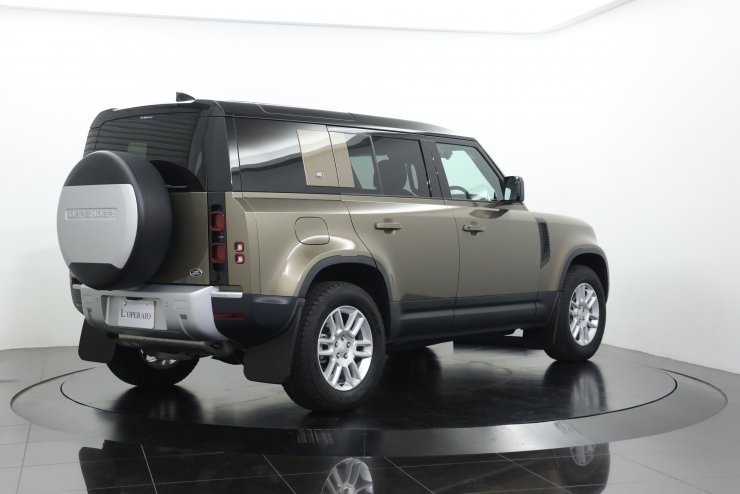 ランドローバー ディフェンダー 110 Startup Edition 限定車 ワン