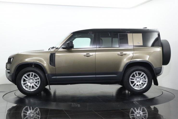 ランドローバー ディフェンダー 110 Startup Edition 限定車 ワン