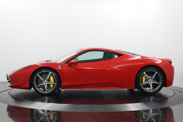 フェラーリ 458 Italia F1 DCT 正規D車・左ハンドル 記録簿11枚有（H22