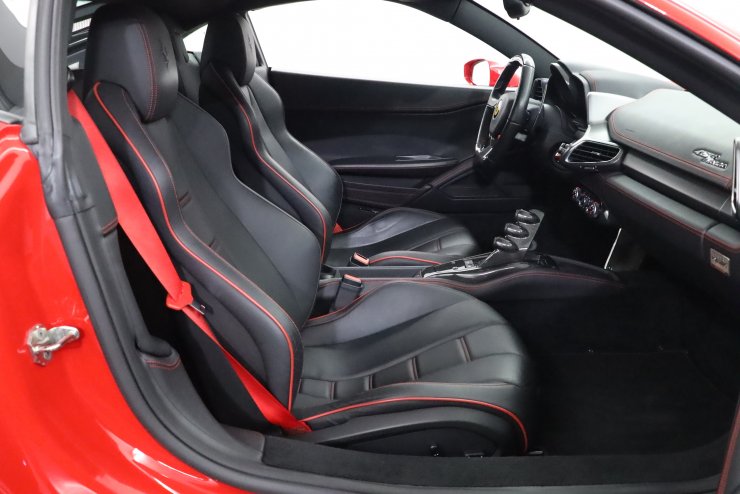フェラーリ 458 Italia F1 DCT 正規D車・左ハンドル 記録簿11枚