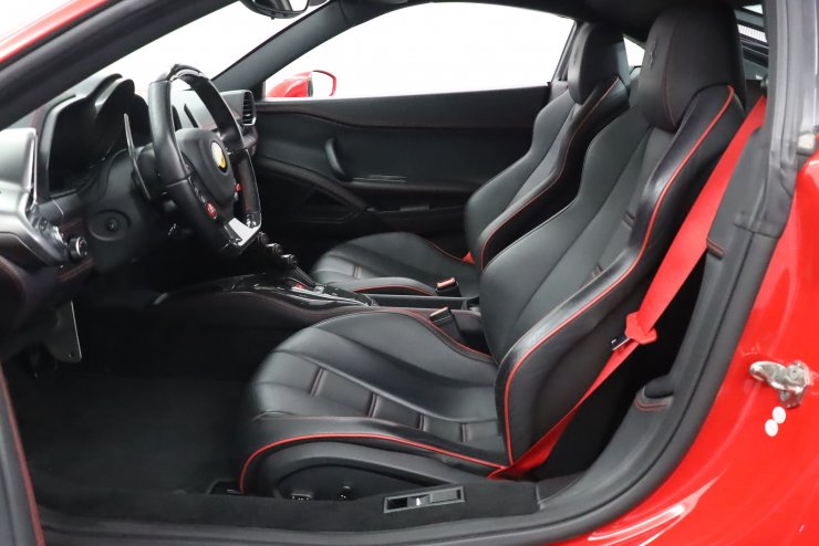 5a450 フェラーリ シートベルト カーボン調 高品質 2個セット 可愛いクリスマスツリーやギフトが