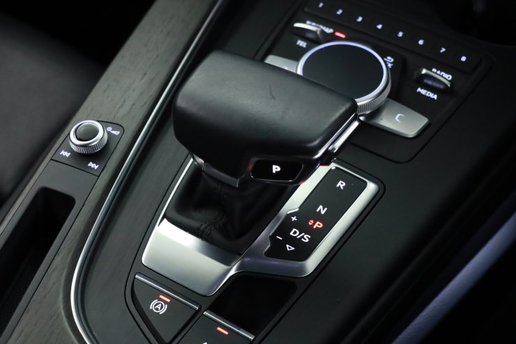 アウディ A4 A4 Avant 40TFSI Meisterstueck 特別仕様車 ワンオーナー