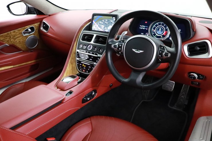 アストンマーティン DB11 V8 ライトアッシュオープンポア