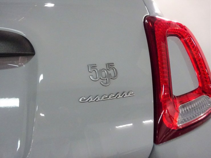 アバルト595 esseesse　純正インパネ　パネル　カーボン　右ハンドル アバルト595 esseesse 純正インパネ パネル カーボン 右ハンドル