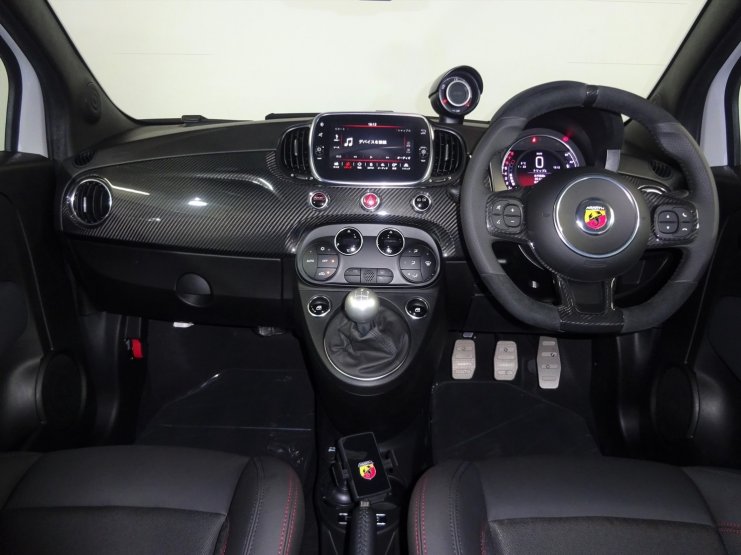 アバルト595 esseesse　純正インパネ　パネル　カーボン　右ハンドル アバルト595 esseesse 純正インパネ パネル カーボン 右ハンドル