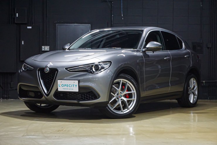 アルファロメオ ステルヴィオ ファーストエディション 赤革 ワン