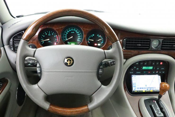 ジャガー デイムラー DAIMLER SUPER V8 正規ディーラー車 走行12,000km