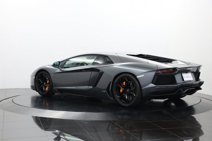 ランボルギーニ アヴェンタドール LP700-4 オプションカラー:グリジオ