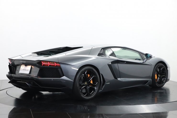 ランボルギーニ アヴェンタドール LP700-4 オプションカラー:グリジオ