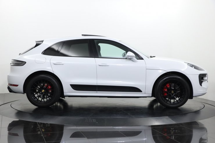 最大87%OFFクーポン PC991様専用ポルシェ マカンGTS asakusa.sub.jp