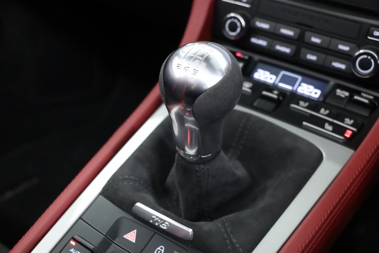 ポルシェ 718 Spyder PCCB スパイダークラシックインテリアPKG